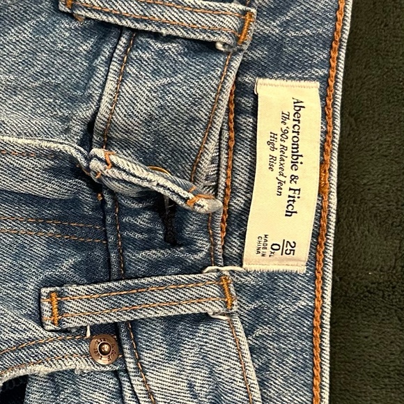 25/0 XLong Abercrombie & Fitch Light “The 90s Relaxed Jean High-Rise” - Picture 3 of 3